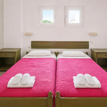 Agnes Hotel *